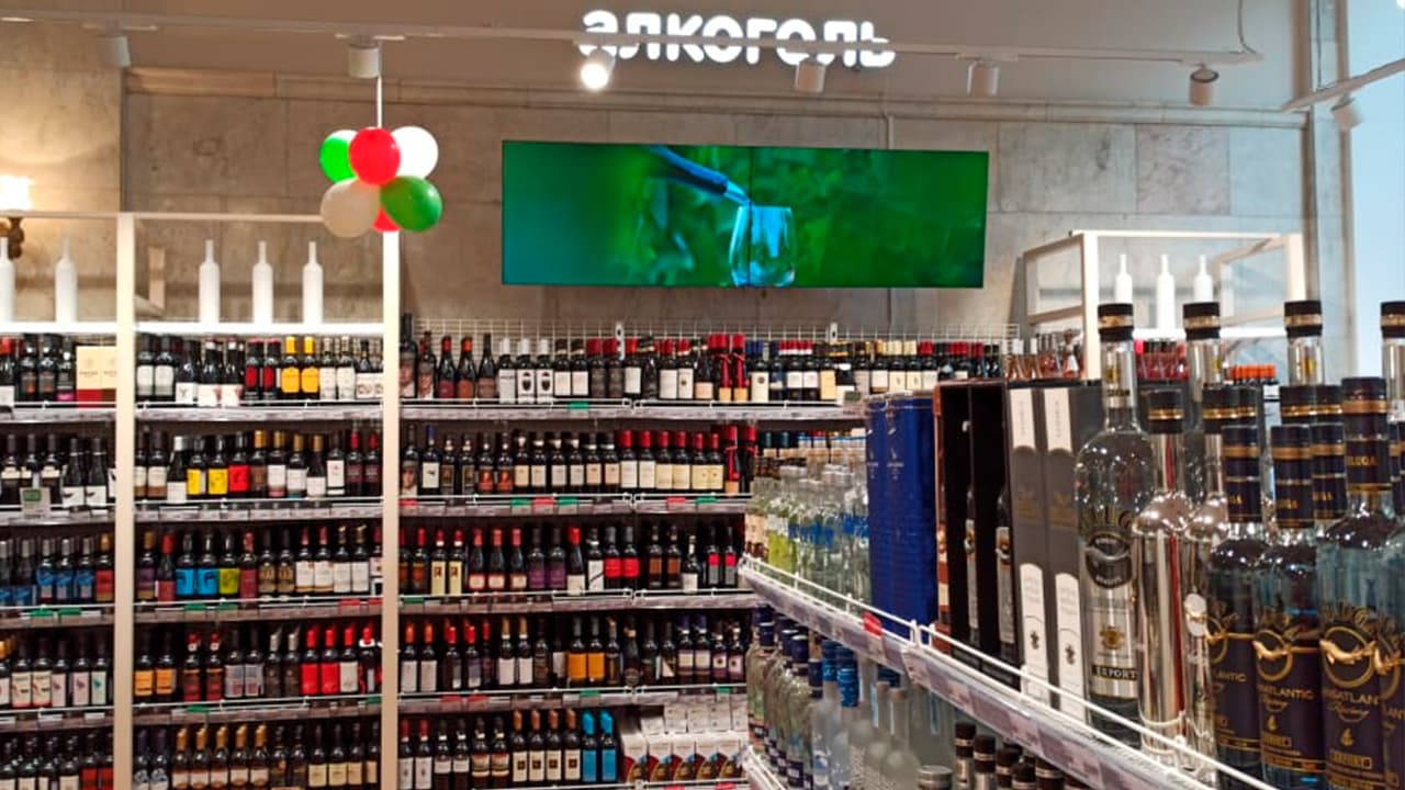 digital screen in the grocery shop